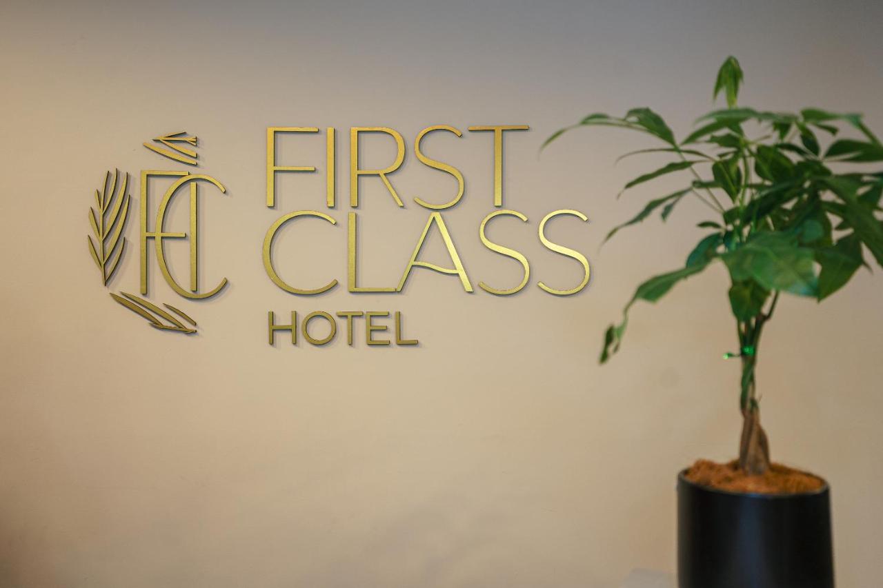 מדיין First Class Hotel מראה חיצוני תמונה