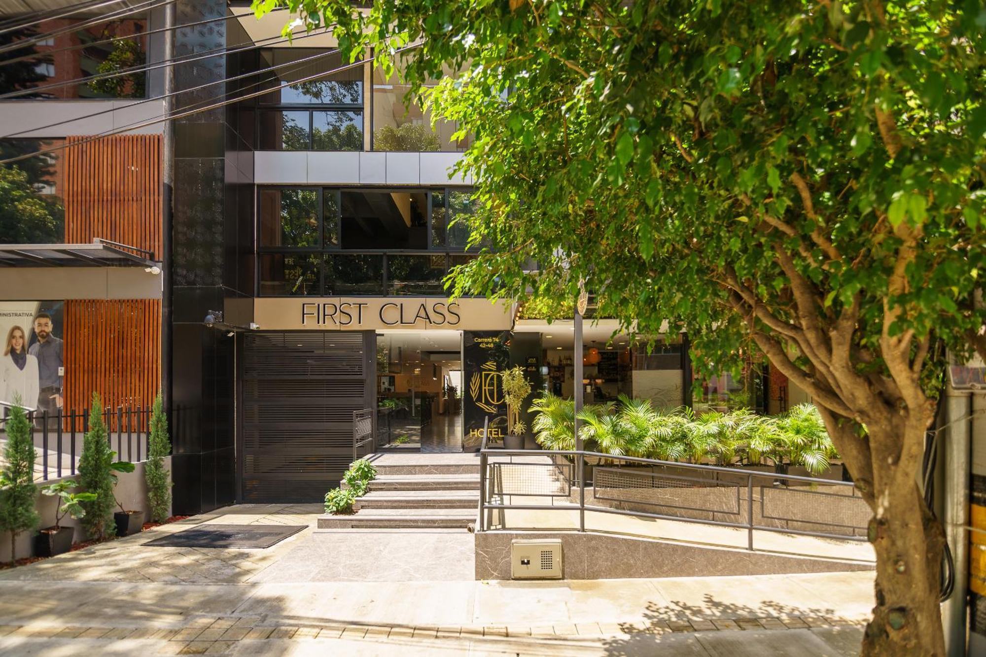 מדיין First Class Hotel מראה חיצוני תמונה